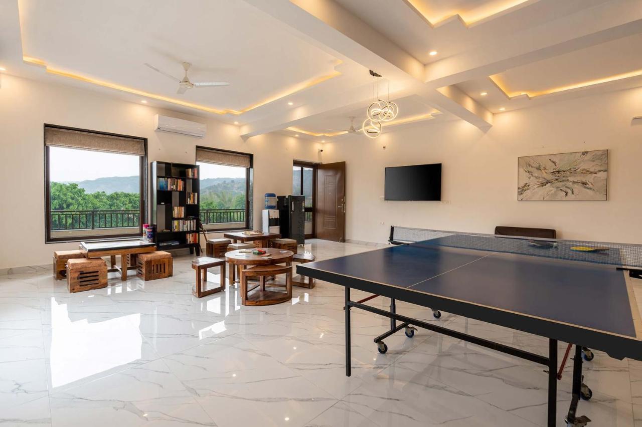 Brookvale Manor By Stayvista - Private Pool Haven With Endless Views & Indoor Fun Sohna Exterior foto