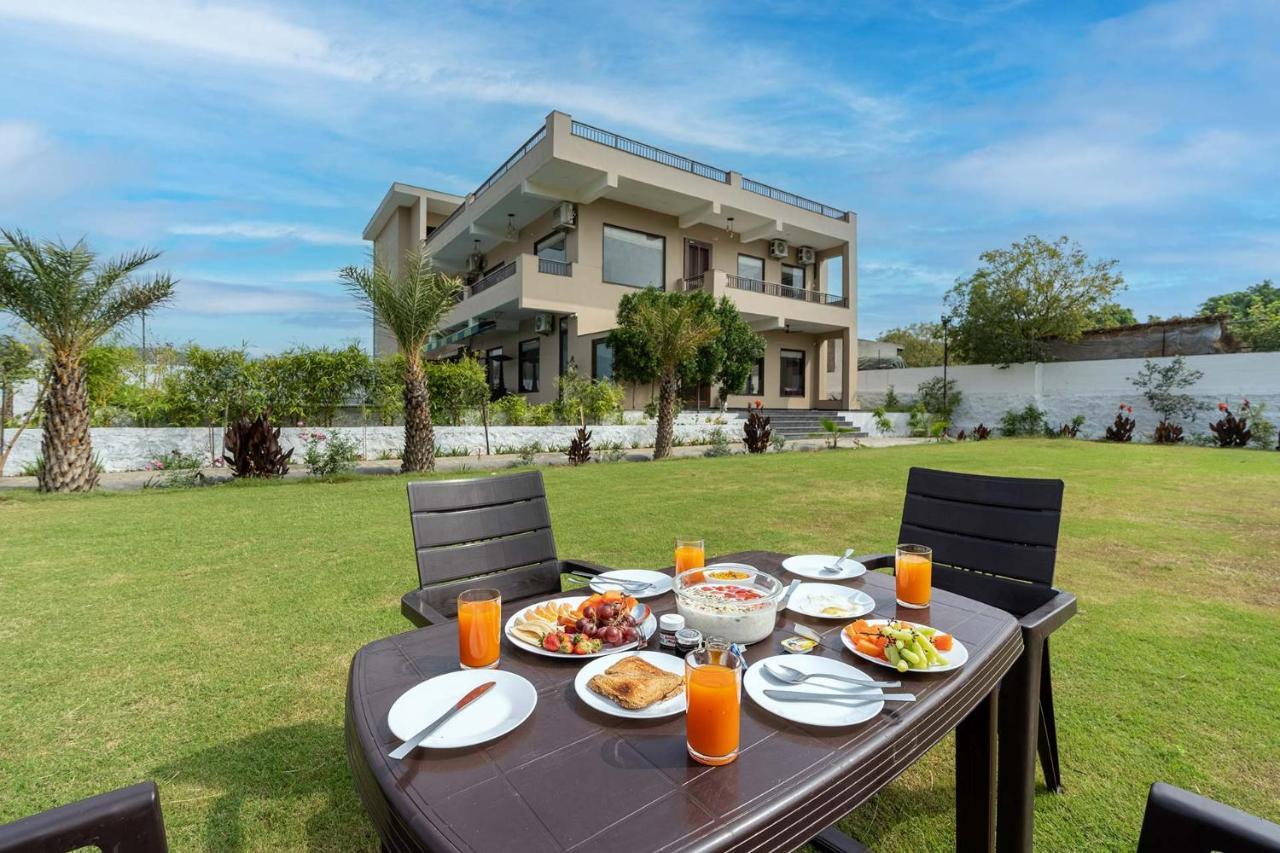 Brookvale Manor By Stayvista - Private Pool Haven With Endless Views & Indoor Fun Sohna Exterior foto